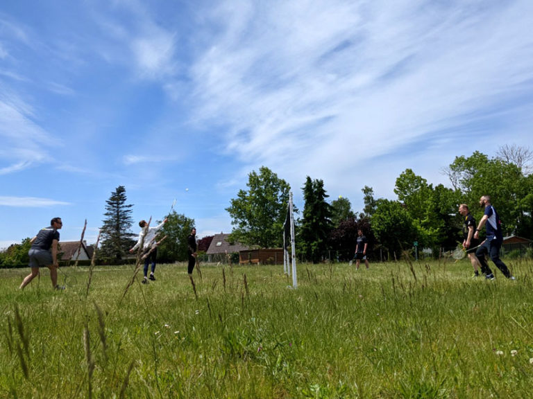 Grand soleil et vent pour la séance de AirBadminton